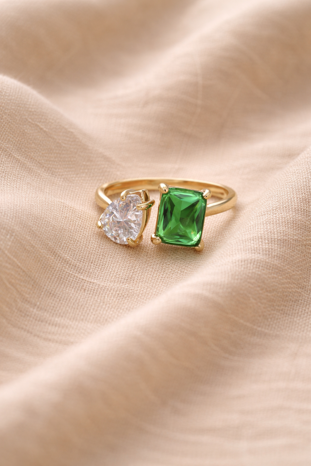 Åpen Ring i Titan med 18K Gullbelegg – Rosa & Grønn Zirkonia | GlitzGlow