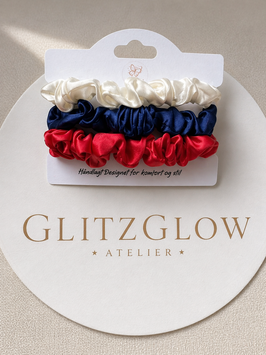 GlitzGlow Atelier satengscrunchies – håndlaget i tre vakre farger