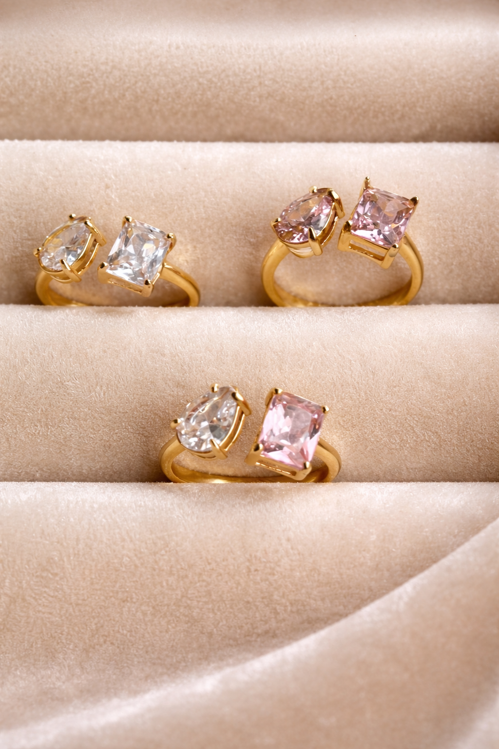 Åpen Ring i Titan med 18K Gullbelegg – Rosa & Grønn Zirkonia | GlitzGlow