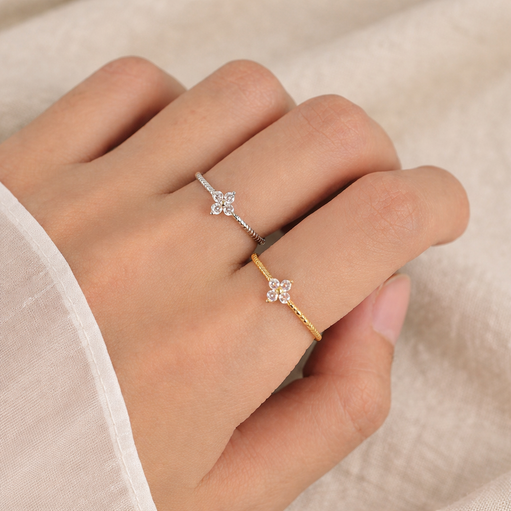Mini Kløver Ring i Sølv 925 – Delikat Justerbar Ring | GlitzGlow