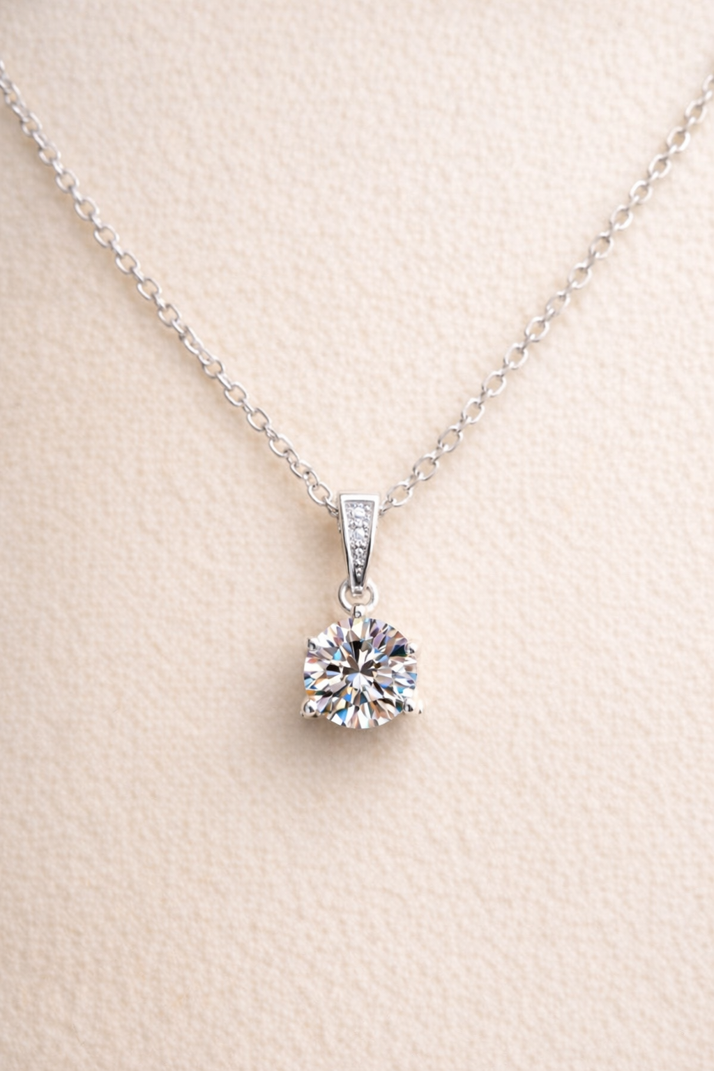 Moissanite Halskjede i 925 Sølv – Elegant Solitær Anheng | GlitzGlow