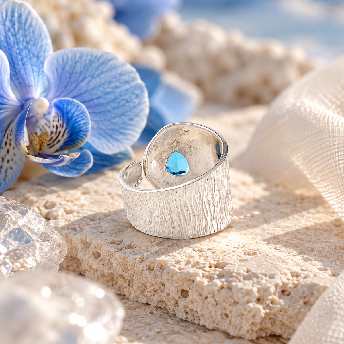Blue Drop – 925 Sterling Sølv Ring med Sveitsisk Blå Topas | Håndlaget Sølvsmykke