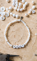 Armbånd PUST med Naturlige Perler – Håndlaget Sølvfarget |GlitzGlow