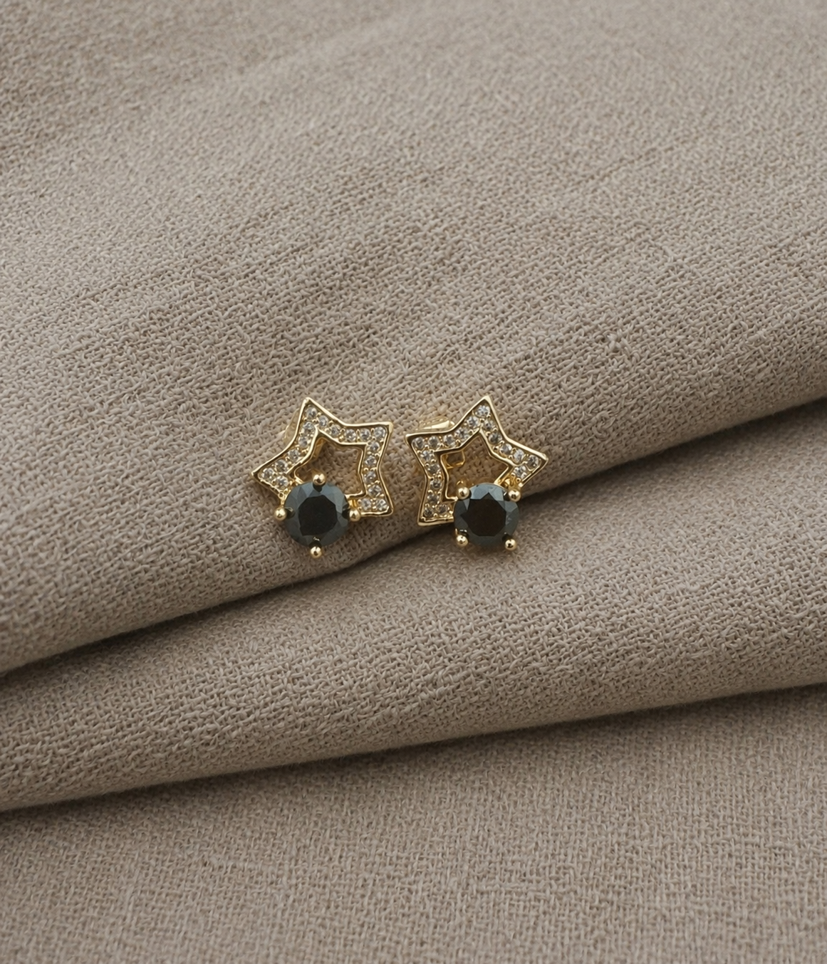 Stjerneøredobber i 925 sølv med moissanite og 18k gullbelegg