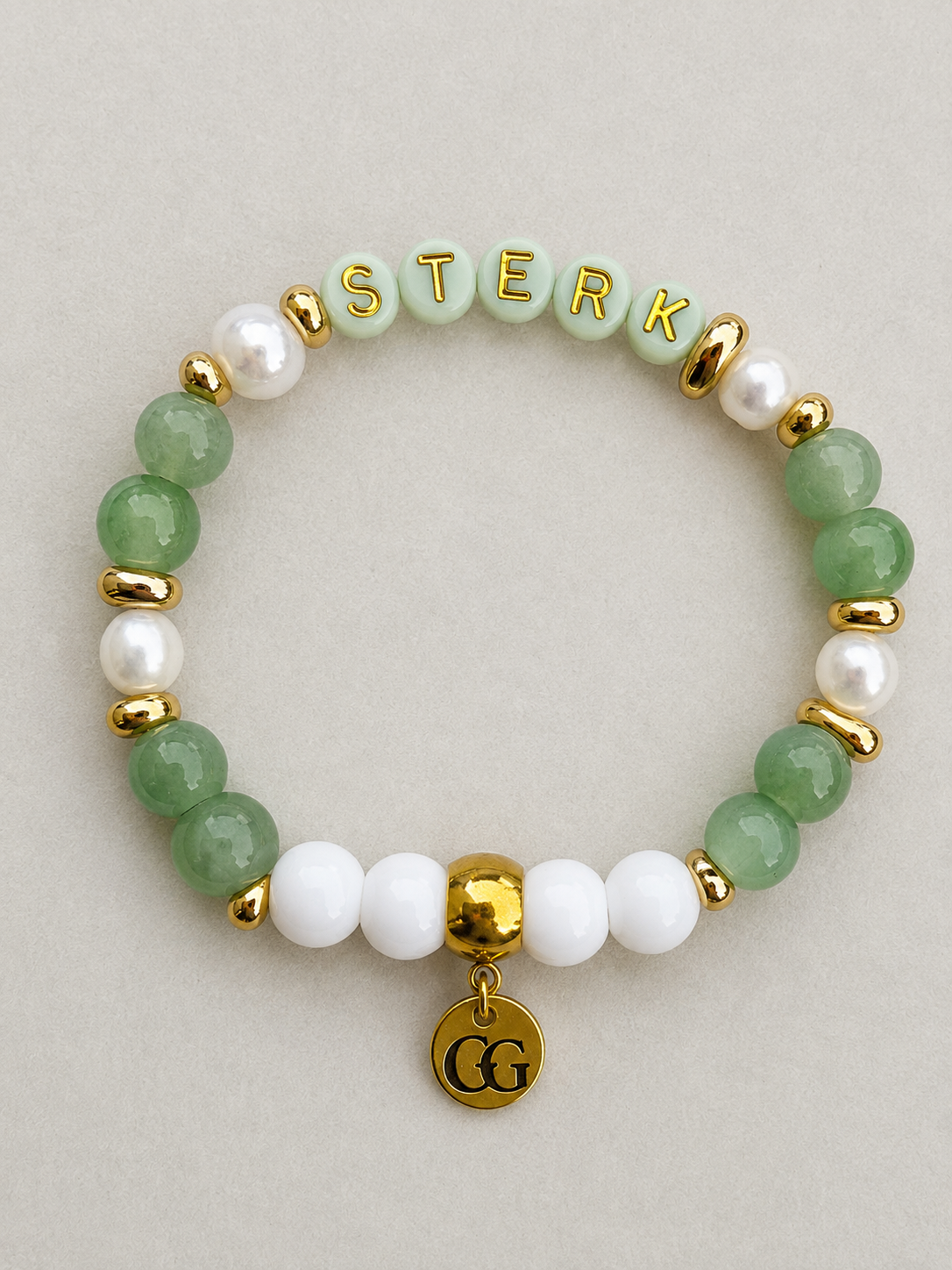 STERK  – Armbånd med ferskvannsperler og grønn aventurin | GlitzGlow Atelier