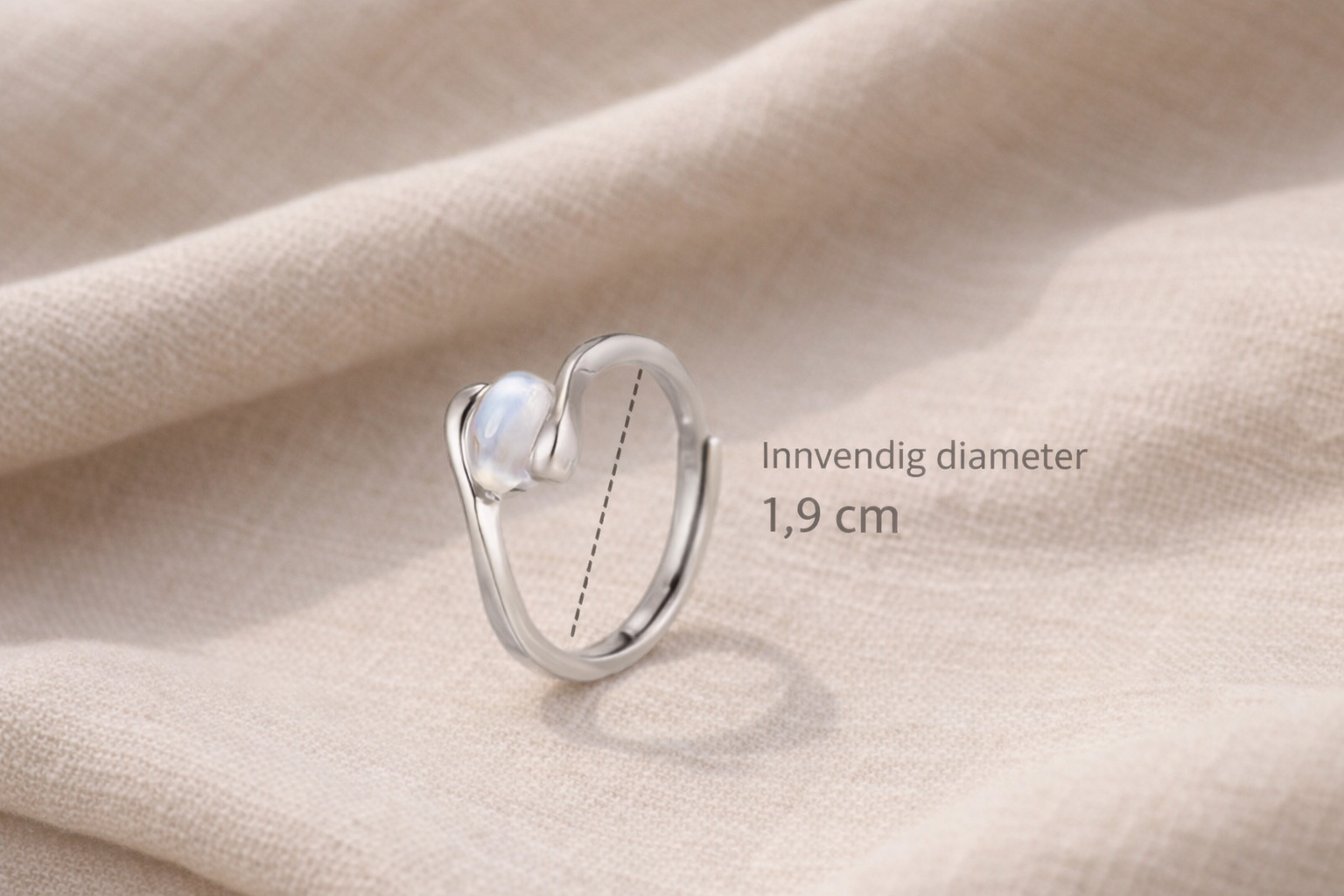 Månestein Ring i 925 Sølv – Justerbar Ring | GlitzGlow