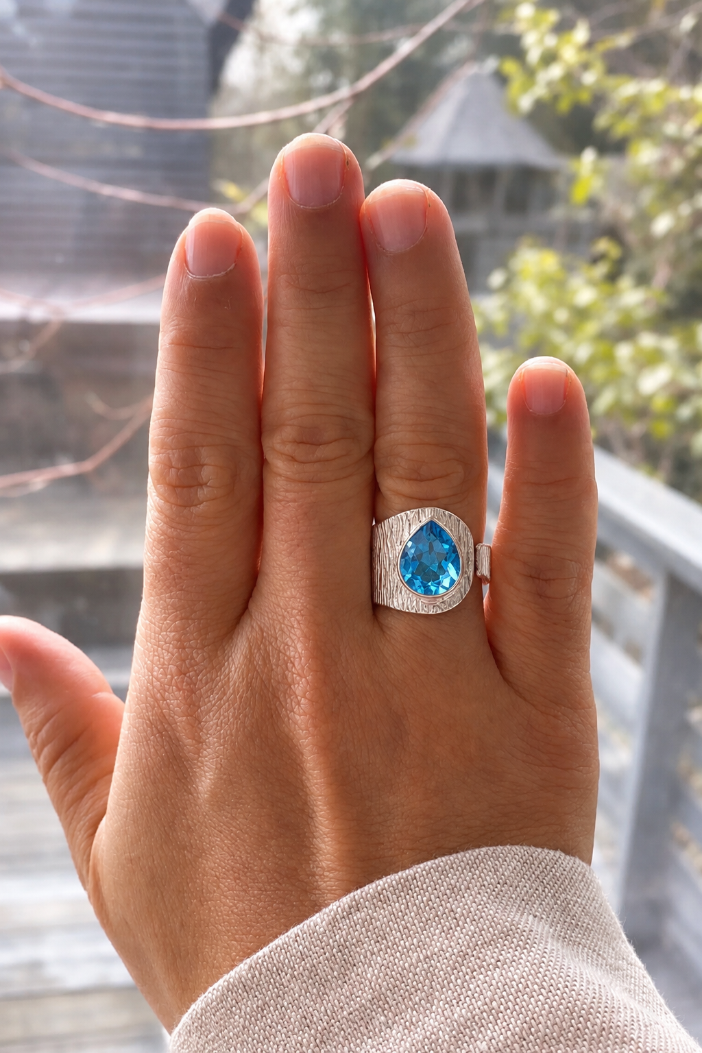 Blue Drop – 925 Sterling Sølv Ring med Sveitsisk Blå Topas | Håndlaget Sølvsmykke
