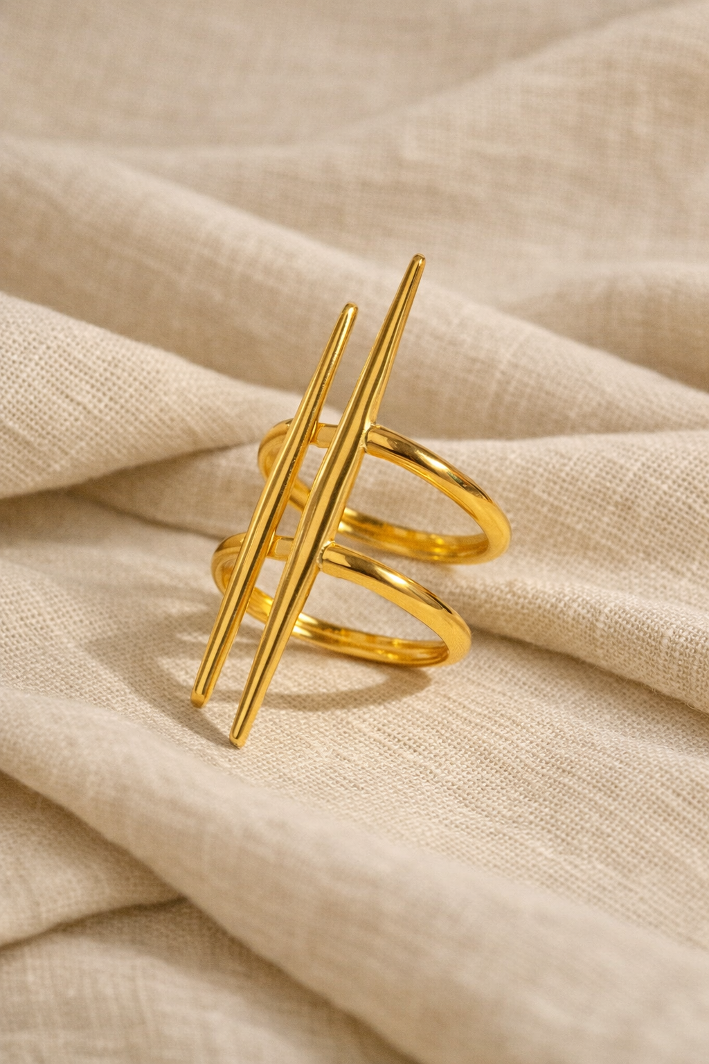 Åpen Ring i Titanstål – Gullfarget Justerbar Ring | GlitzGlow