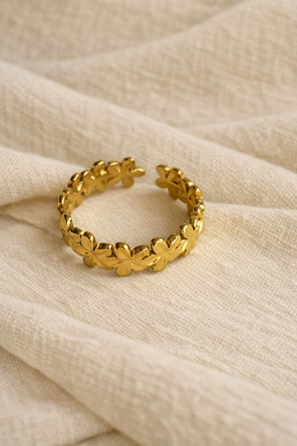 Blomst Ring i Rustfritt Stål – Gullfarget Justerbar Ring | GlitzGlow