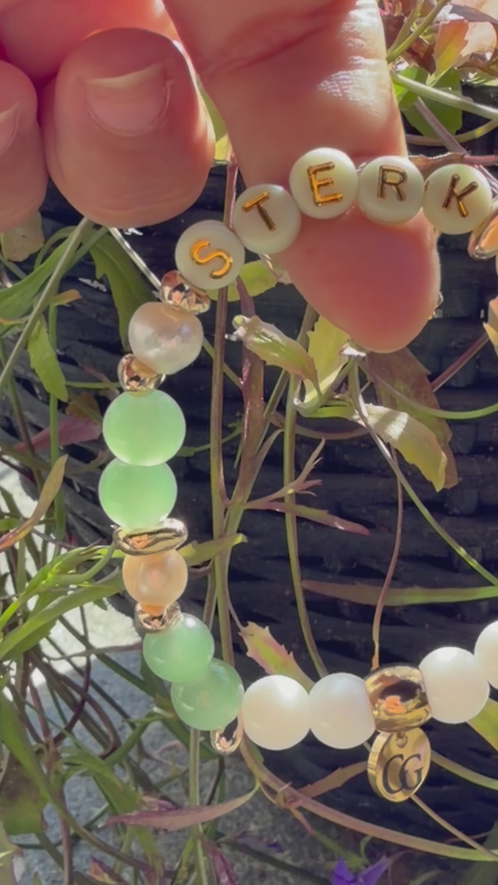 STERK  – Armbånd med ferskvannsperler og grønn aventurin | GlitzGlow Atelier
