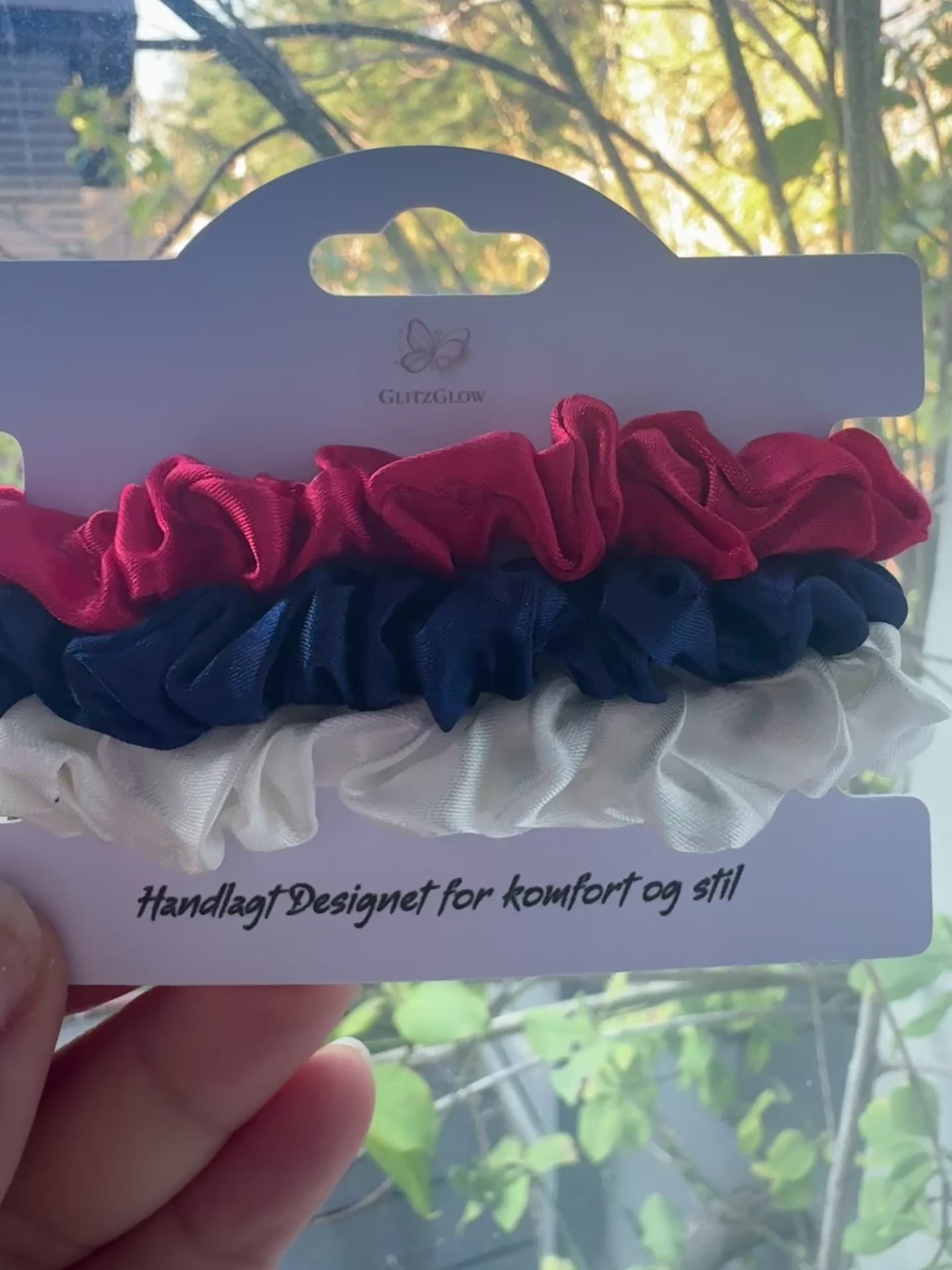 GlitzGlow Atelier satengscrunchies – håndlaget i tre vakre farger