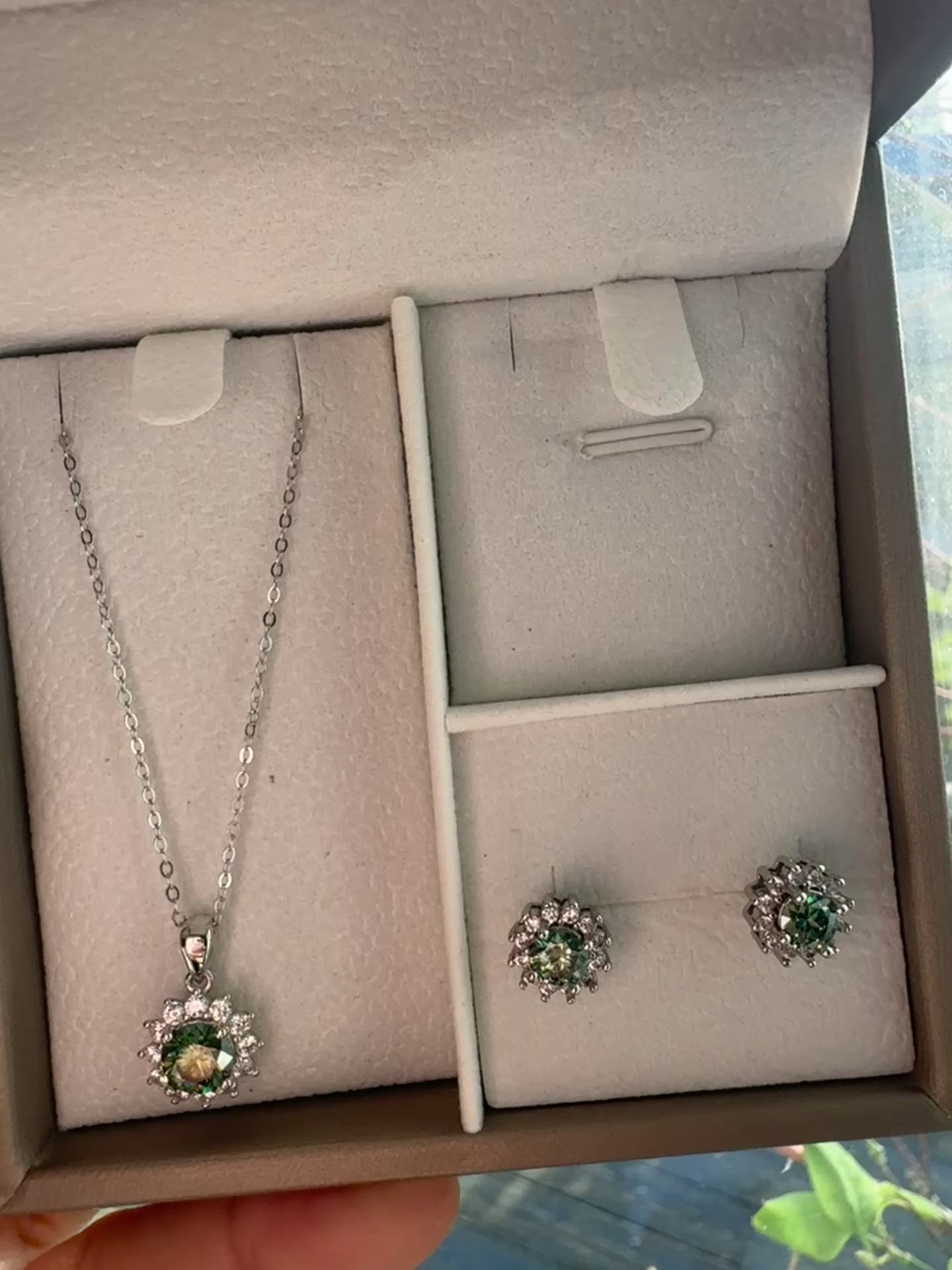 💎 Aurora Solis Moissanite Sett – Blågrønn